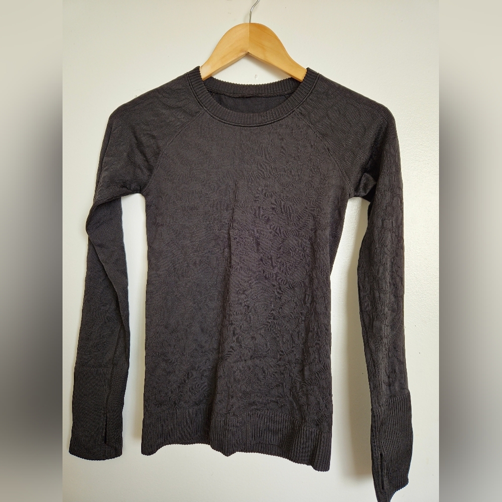 EUC Lululemon rest less pullover in black